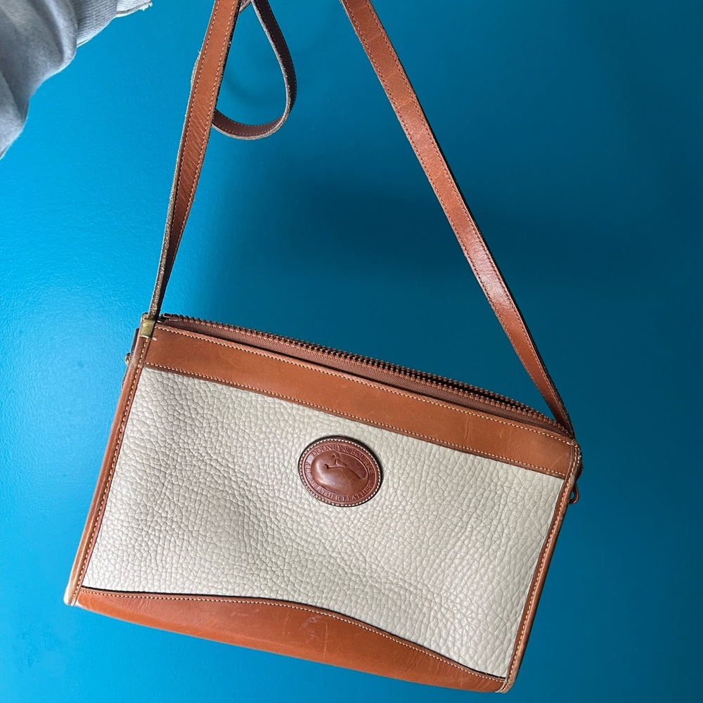 Vintage 90s Dooney and Burke in good condition!
